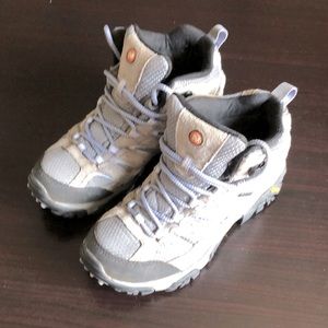 Women’s size 7 Merrill hiking boots